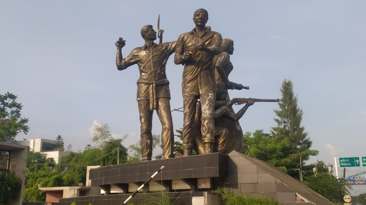 সবচেয়ে উঁচুতে দাঁড়িয়ে ‘বীর’