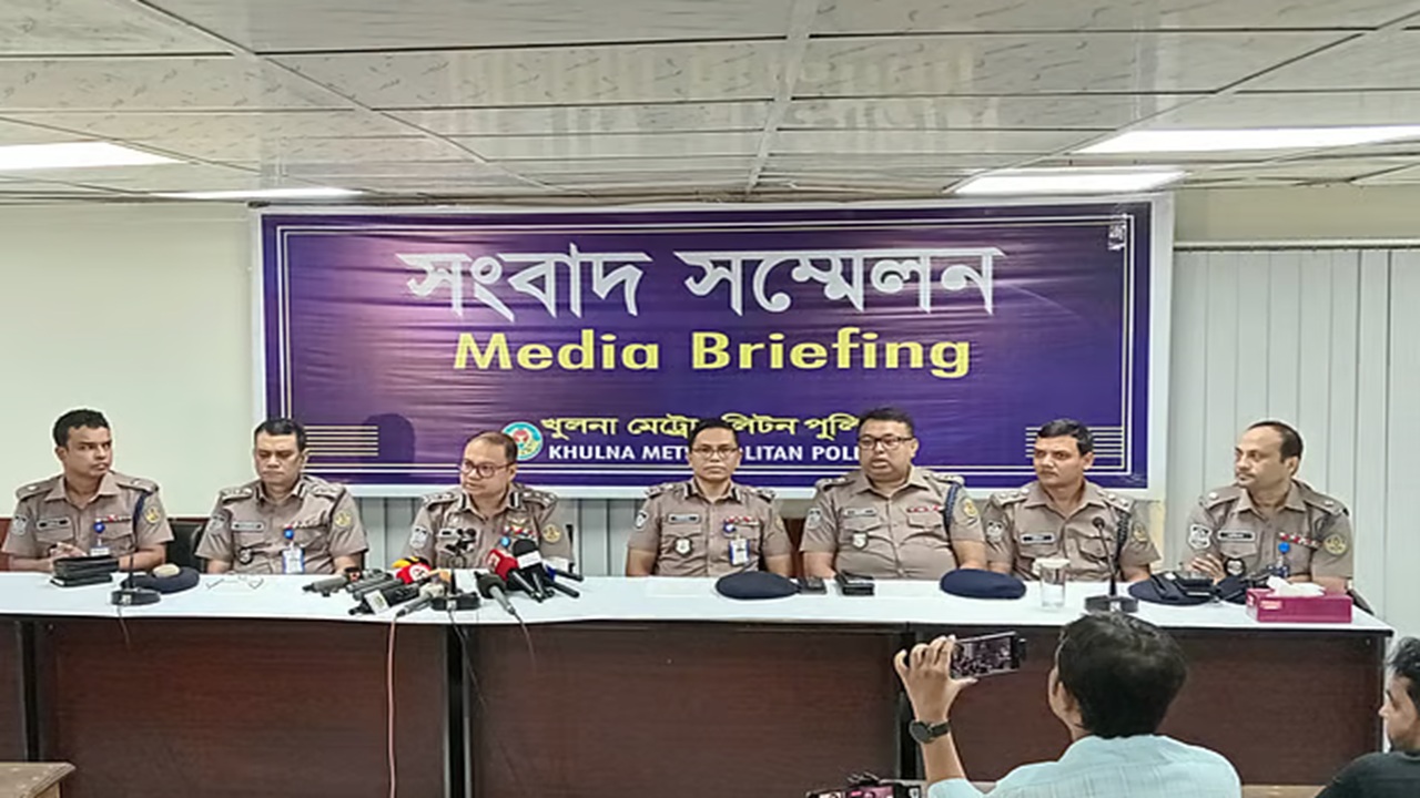 মা-বাবার হাতে কিশোরী খুন, বস্তাবন্দী করে মোটরসাইকেলে লাশ সড়কে ফেলেন বাবা